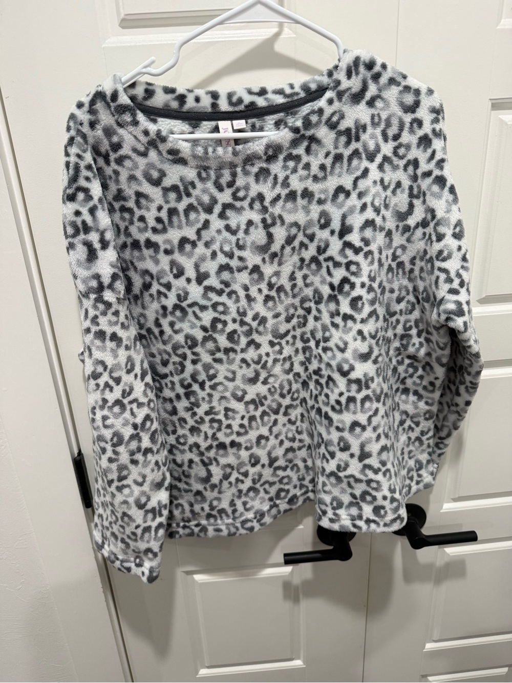 Cozy Gray & White Leopard Print Fleece Pajama set
